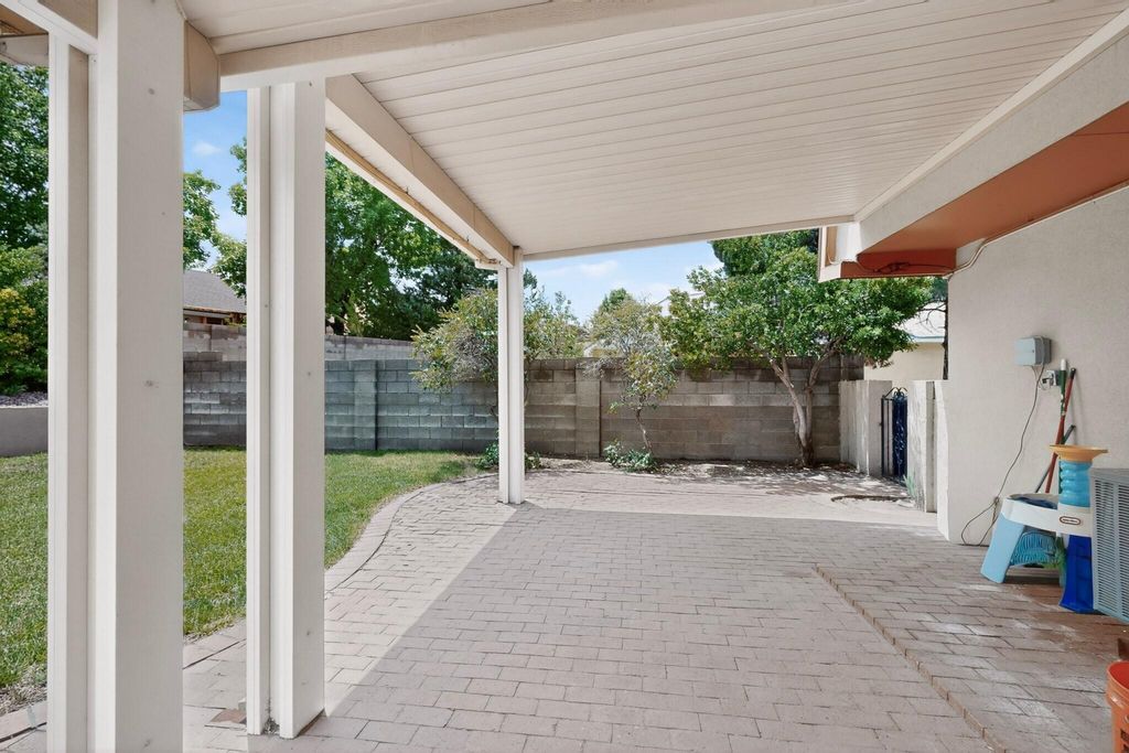 Image 33 of property listing at 5612 Chelwood Park Boulevard NE, Albuquerque, NM 87111