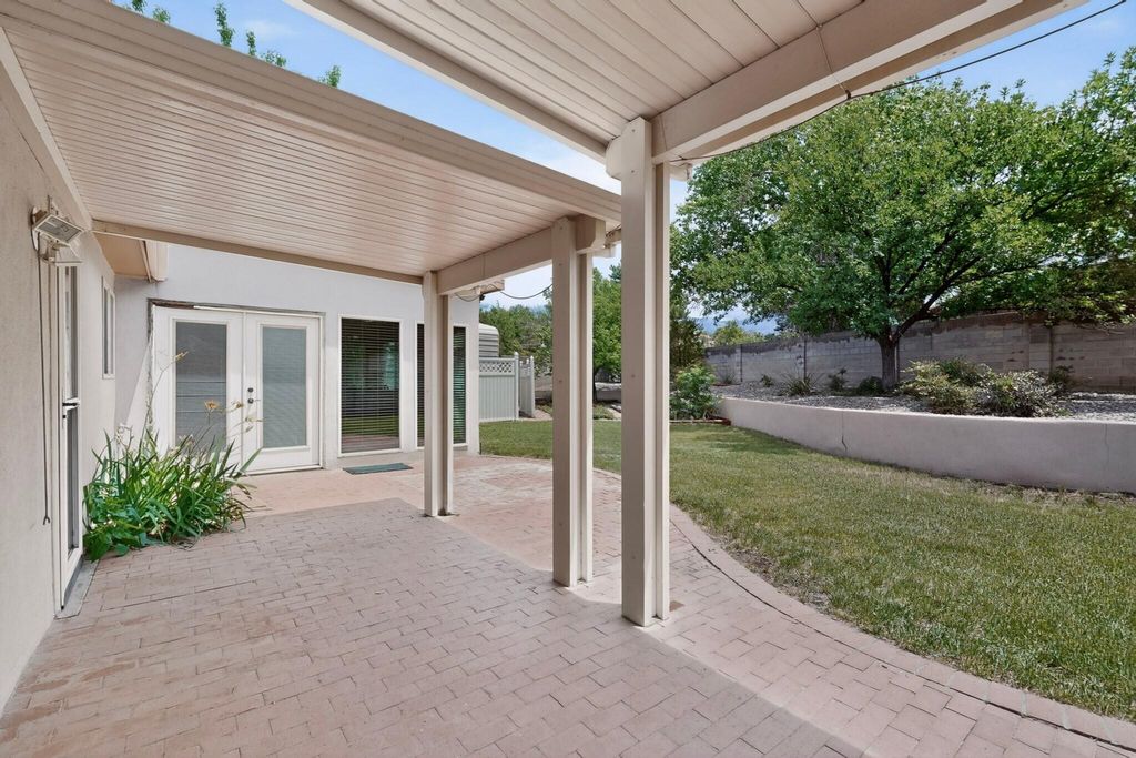 Image 34 of property listing at 5612 Chelwood Park Boulevard NE, Albuquerque, NM 87111