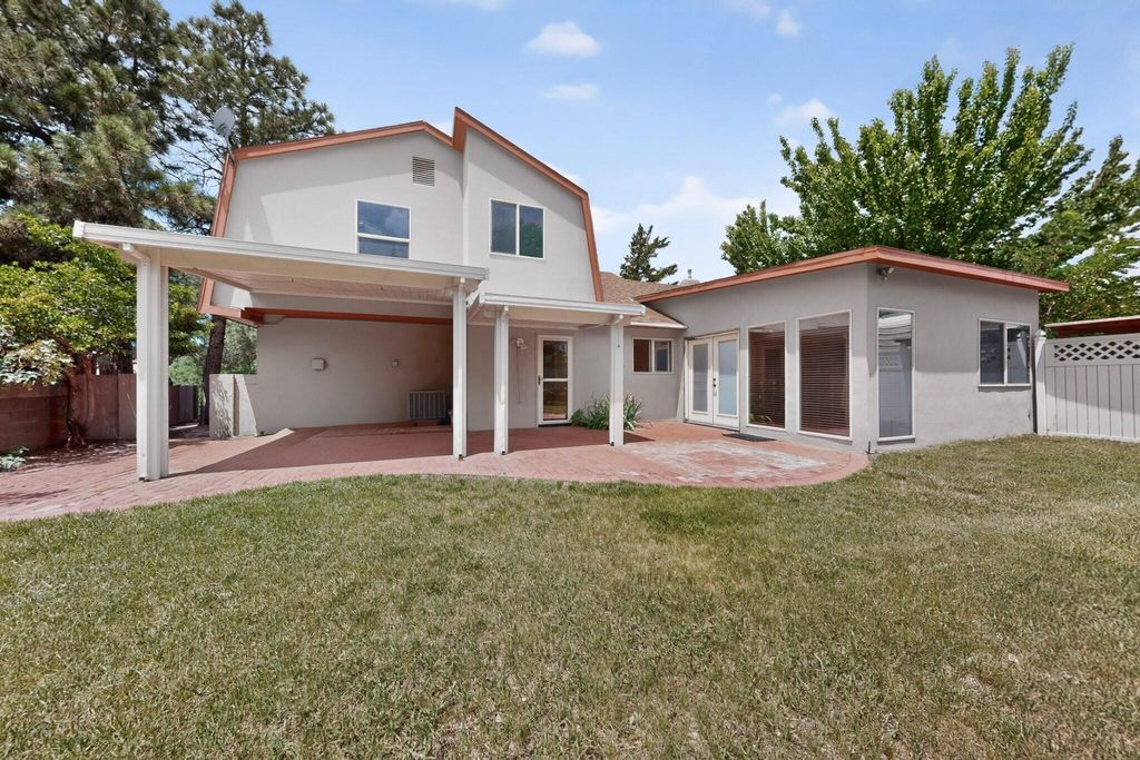 Image 35 of property listing at 5612 Chelwood Park Boulevard NE, Albuquerque, NM 87111