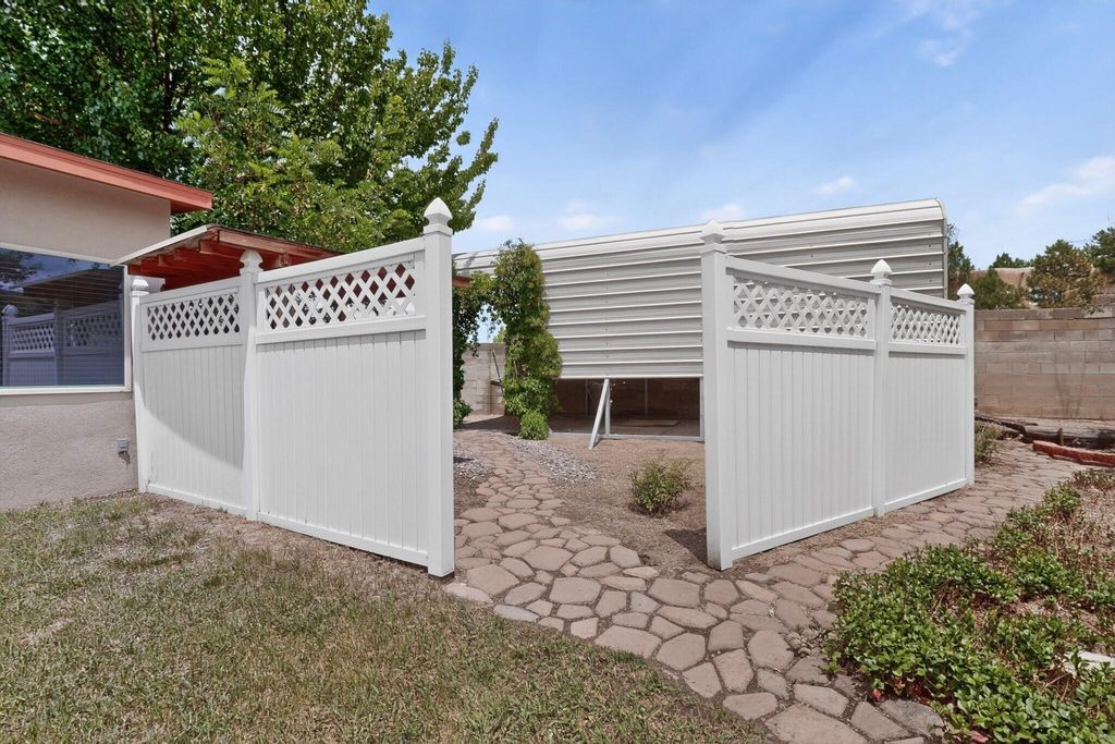 Image 37 of property listing at 5612 Chelwood Park Boulevard NE, Albuquerque, NM 87111