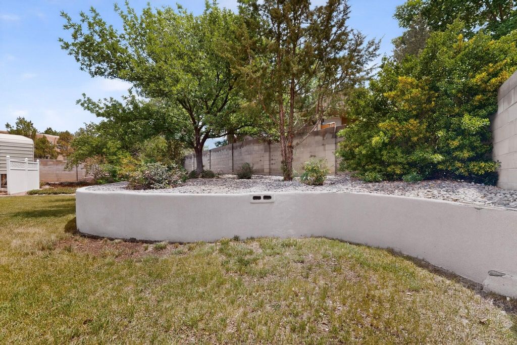 Image 41 of property listing at 5612 Chelwood Park Boulevard NE, Albuquerque, NM 87111