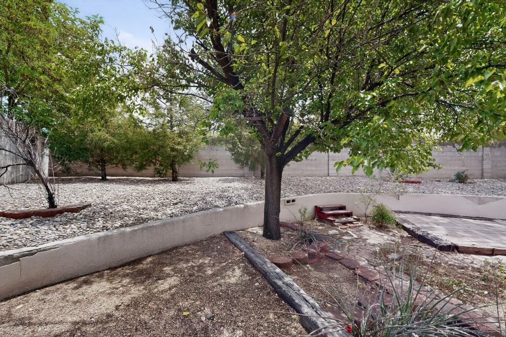 Image 43 of property listing at 5612 Chelwood Park Boulevard NE, Albuquerque, NM 87111