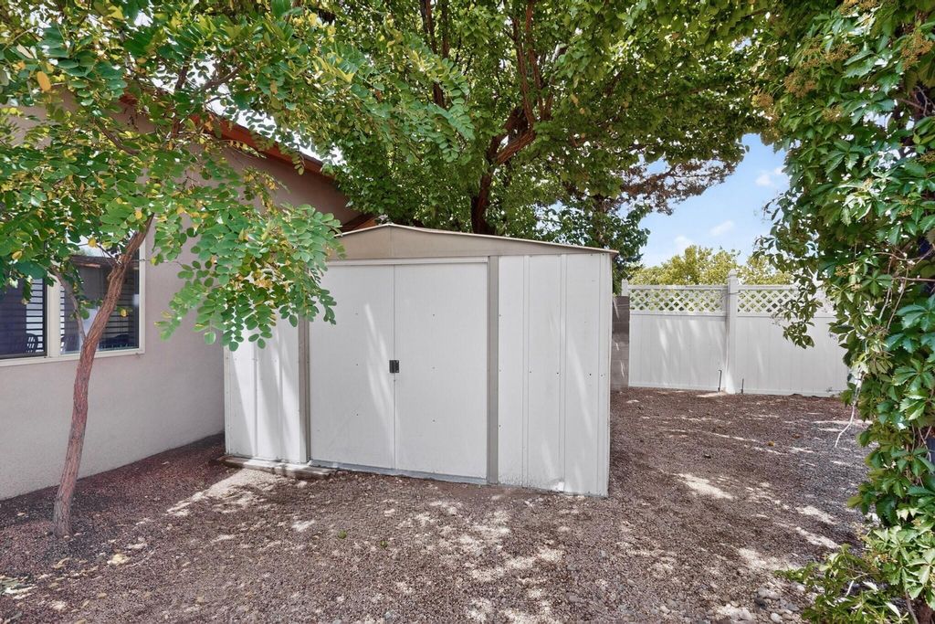Image 44 of property listing at 5612 Chelwood Park Boulevard NE, Albuquerque, NM 87111