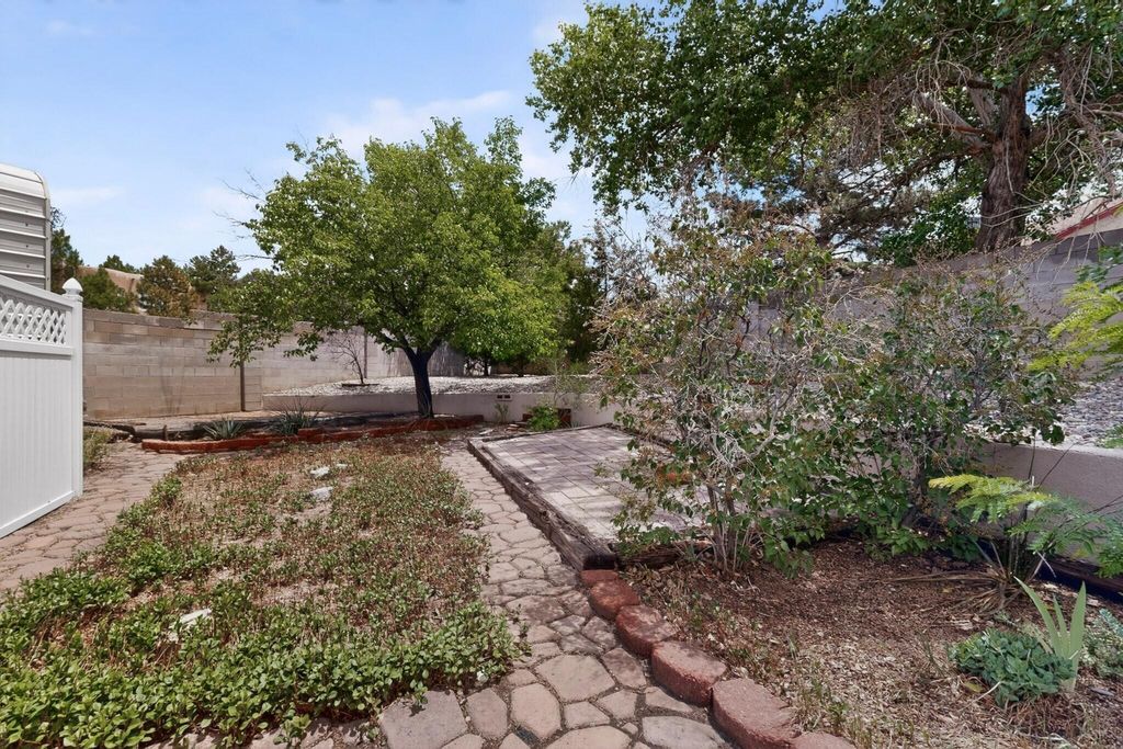 Image 45 of property listing at 5612 Chelwood Park Boulevard NE, Albuquerque, NM 87111
