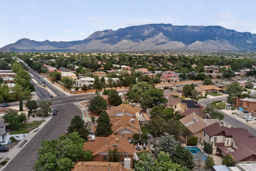 Image 46 of property listing at 5612 Chelwood Park Boulevard NE, Albuquerque, NM 87111
