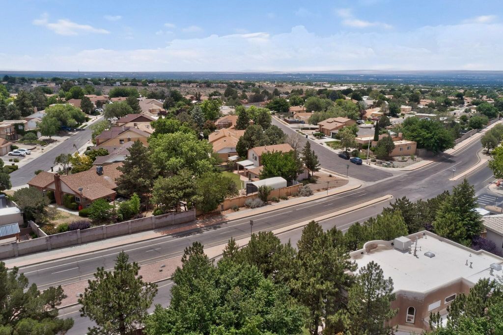 Image 47 of property listing at 5612 Chelwood Park Boulevard NE, Albuquerque, NM 87111