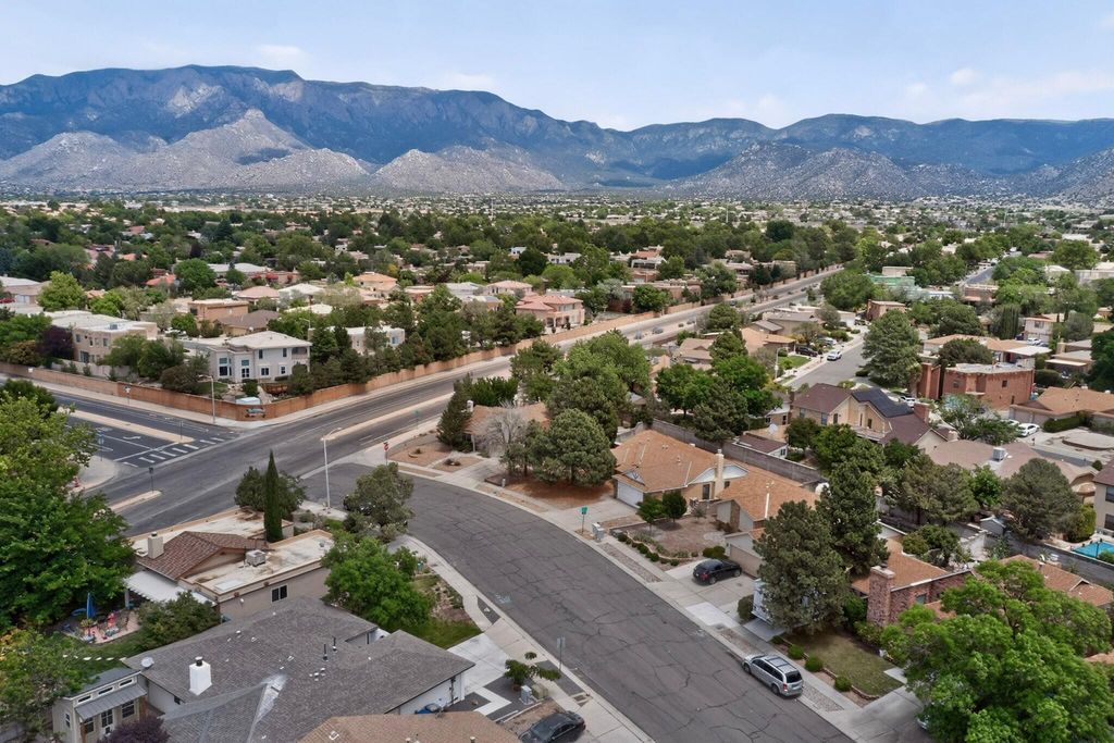 Image 48 of property listing at 5612 Chelwood Park Boulevard NE, Albuquerque, NM 87111
