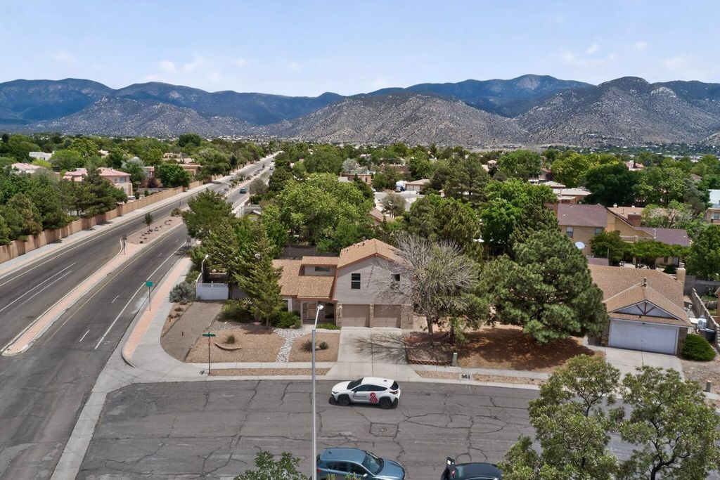 Image 49 of property listing at 5612 Chelwood Park Boulevard NE, Albuquerque, NM 87111