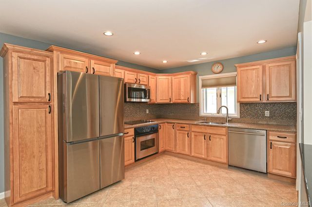 44 Derby Avenue, Greenlawn, NY 11740