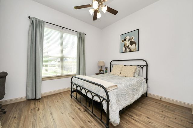 19801 Whispering Creek Trl, Magnolia, TX 77355