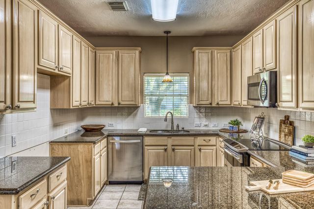 2706 Victory Lane, Brenham, TX 77833