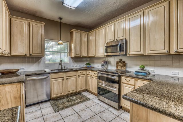 2706 Victory Lane, Brenham, TX 77833