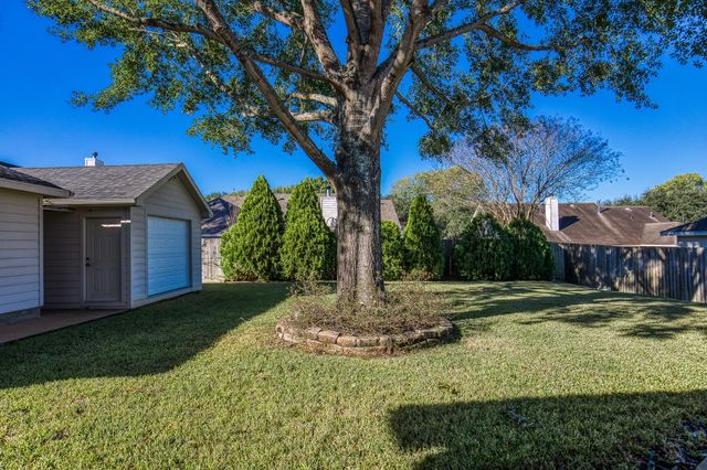 2706 Victory Lane, Brenham, TX 77833