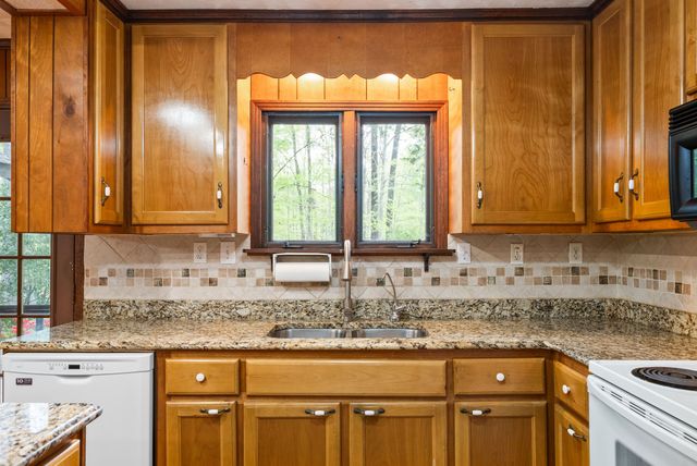 1331 Hutcheson Ln, Clarksville, TN 37040