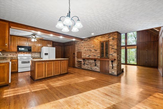 1331 Hutcheson Ln, Clarksville, TN 37040