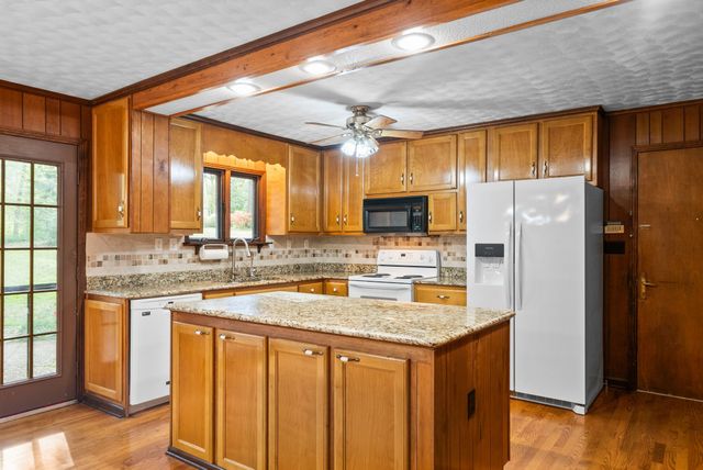 1331 Hutcheson Ln, Clarksville, TN 37040