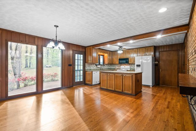 1331 Hutcheson Ln, Clarksville, TN 37040