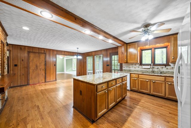 1331 Hutcheson Ln, Clarksville, TN 37040