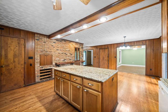 1331 Hutcheson Ln, Clarksville, TN 37040