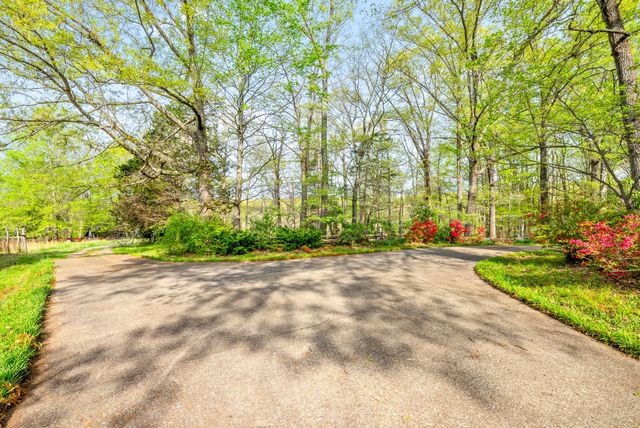 1331 Hutcheson Ln, Clarksville, TN 37040