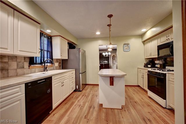 1036 Briarview Avenue NW, North Canton, OH 44720