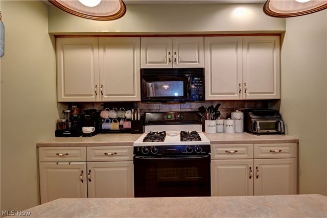 1036 Briarview Avenue NW, North Canton, OH 44720