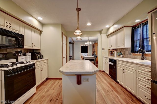1036 Briarview Avenue NW, North Canton, OH 44720