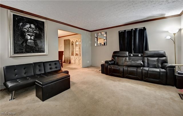 1036 Briarview Avenue NW, North Canton, OH 44720