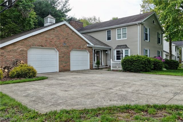 1036 Briarview Avenue NW, North Canton, OH 44720