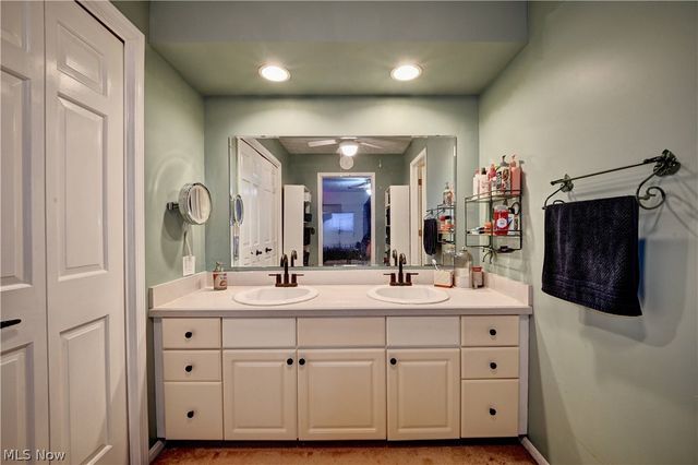 1036 Briarview Avenue NW, North Canton, OH 44720