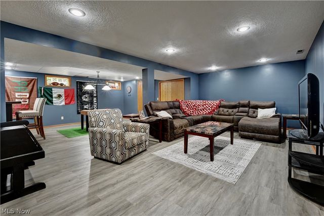 1036 Briarview Avenue NW, North Canton, OH 44720