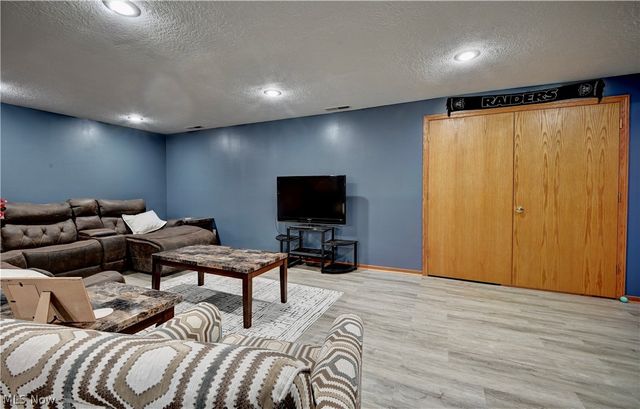 1036 Briarview Avenue NW, North Canton, OH 44720