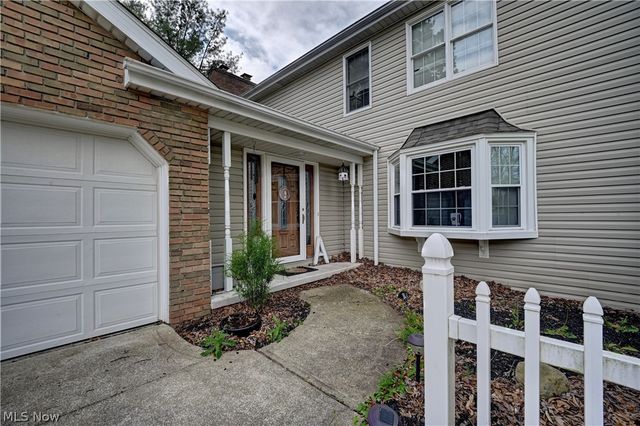 1036 Briarview Avenue NW, North Canton, OH 44720