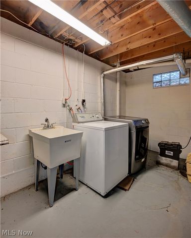 1036 Briarview Avenue NW, North Canton, OH 44720