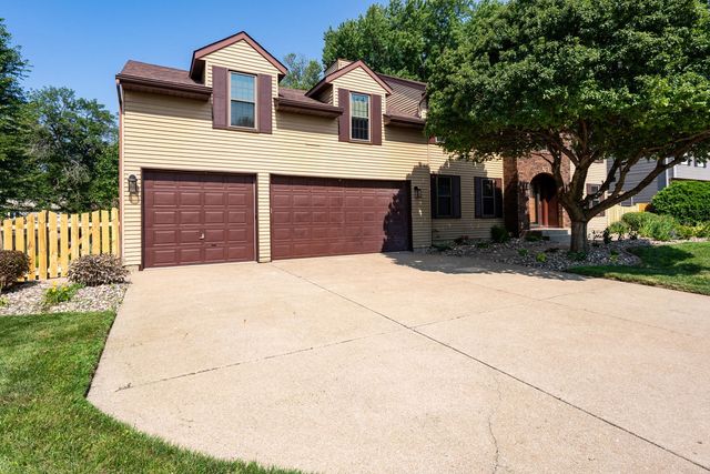 4490 Hamilton Drive, Bettendorf, IA 52722