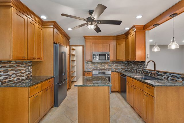 4490 Hamilton Drive, Bettendorf, IA 52722