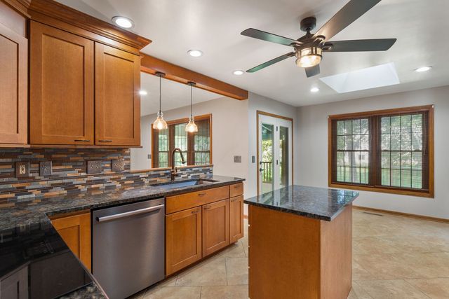 4490 Hamilton Drive, Bettendorf, IA 52722