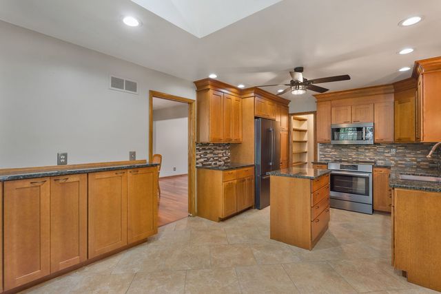 4490 Hamilton Drive, Bettendorf, IA 52722