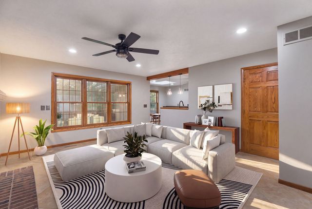 4490 Hamilton Drive, Bettendorf, IA 52722