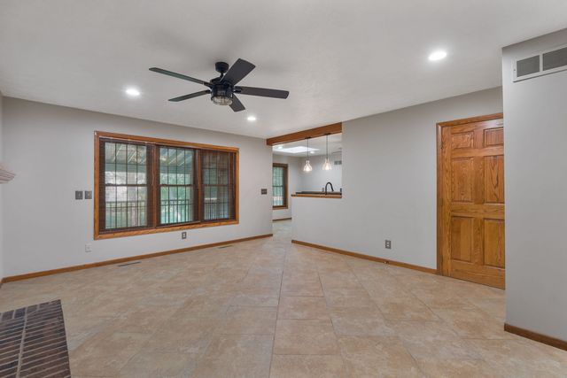 4490 Hamilton Drive, Bettendorf, IA 52722