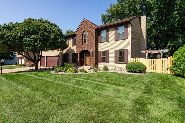 4490 Hamilton Drive, Bettendorf, IA 52722