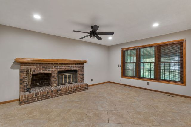 4490 Hamilton Drive, Bettendorf, IA 52722