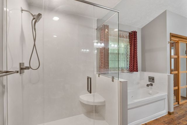 4490 Hamilton Drive, Bettendorf, IA 52722