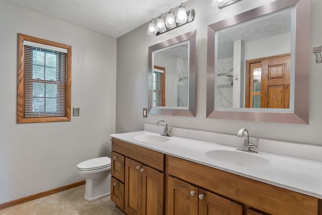 4490 Hamilton Drive, Bettendorf, IA 52722
