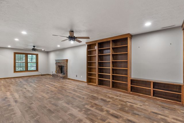 4490 Hamilton Drive, Bettendorf, IA 52722