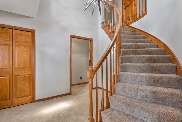 4490 Hamilton Drive, Bettendorf, IA 52722