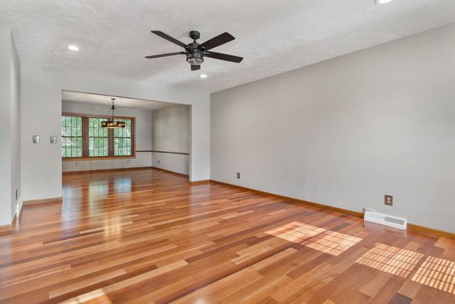 4490 Hamilton Drive, Bettendorf, IA 52722