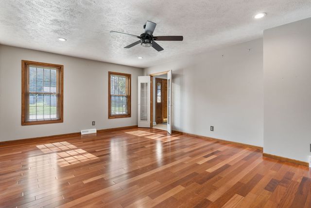 4490 Hamilton Drive, Bettendorf, IA 52722