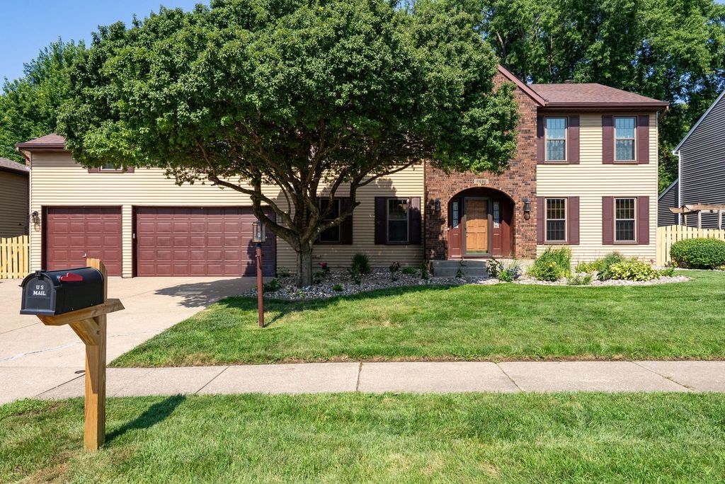 4490 Hamilton Drive, Bettendorf, IA 52722