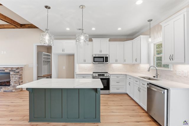 216 Golden Chestnut Bend, Bonaire, GA 31005